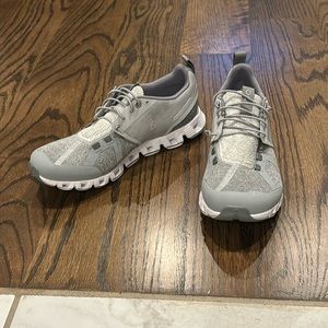 On cloud terry shoes. Size 7. Color Glacier | Lunar